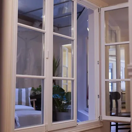 Apartment Elegance And Parisian Charm Tuileries