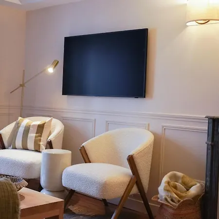 Apartment Elegance And Parisian Charm Tuileries